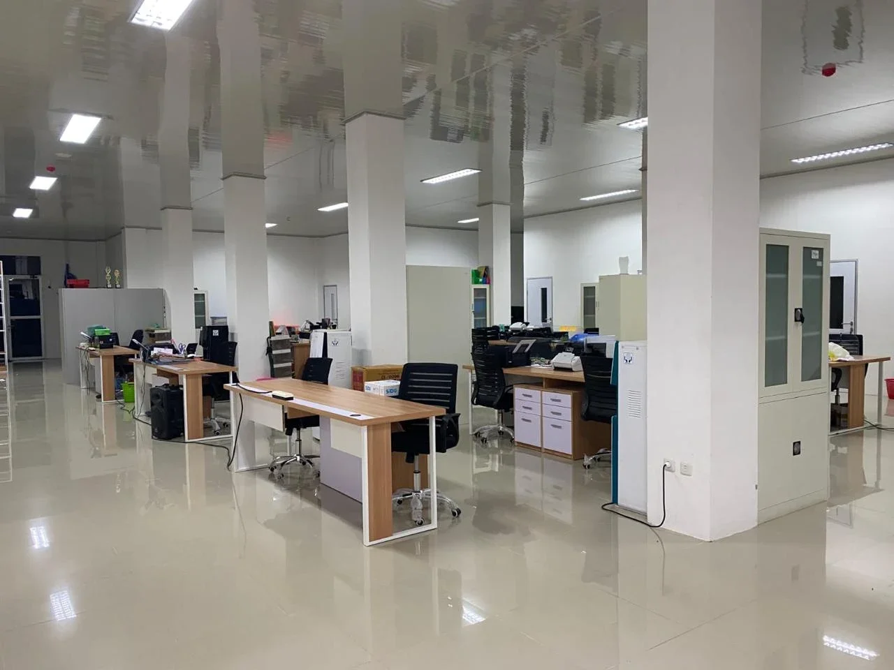 Gedung PLN MAMUJU — Pelaksanaan Interior 2
