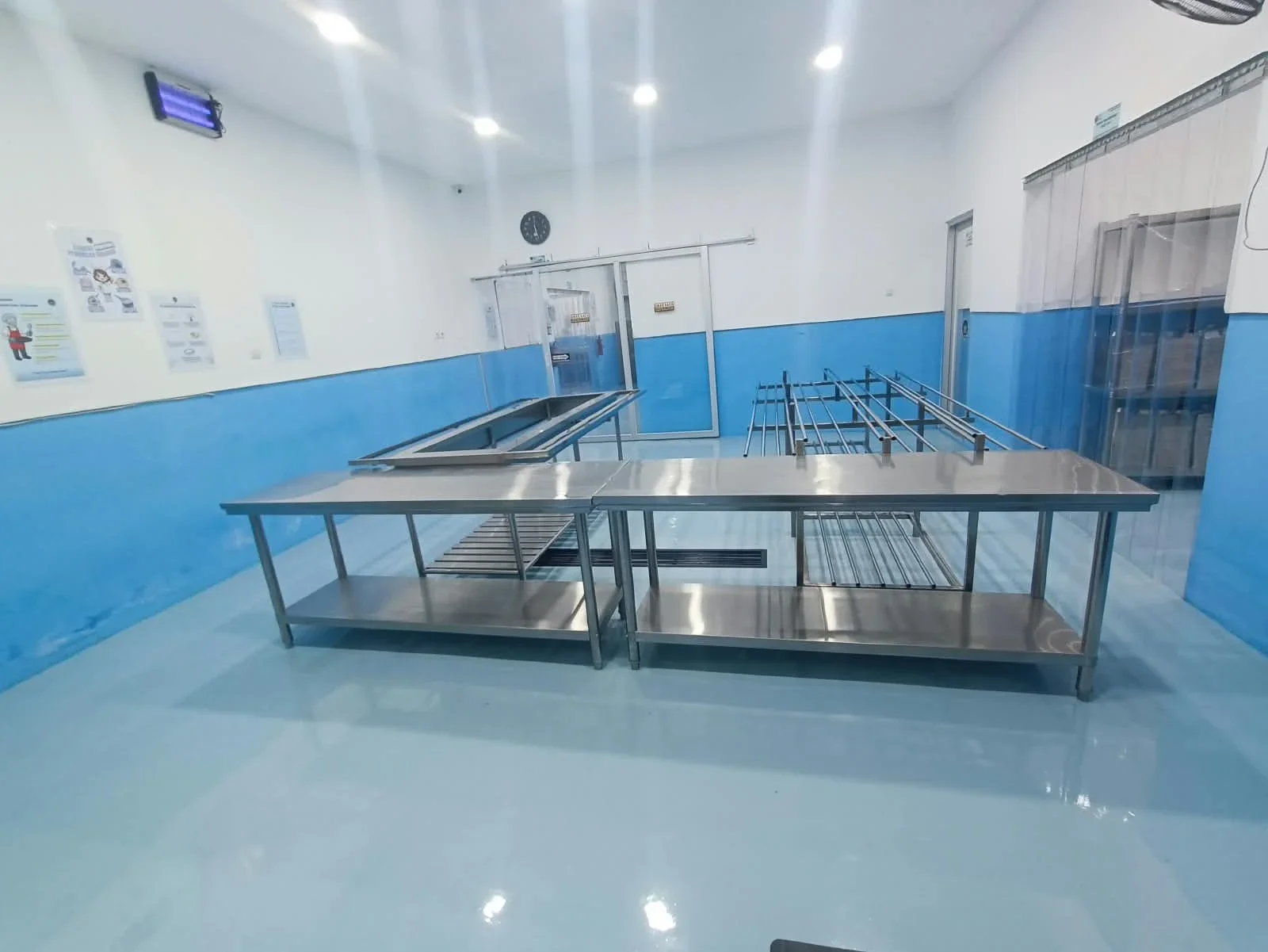 PEKERJAAN MBG GELURAN TAMAN — Pelaksanaan Interior 6
