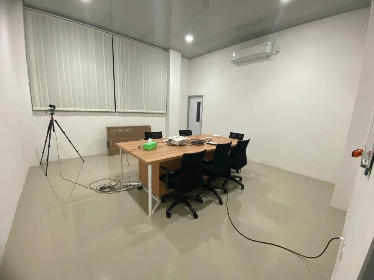 Gedung PLN MAMUJU — Pelaksanaan Interior 7