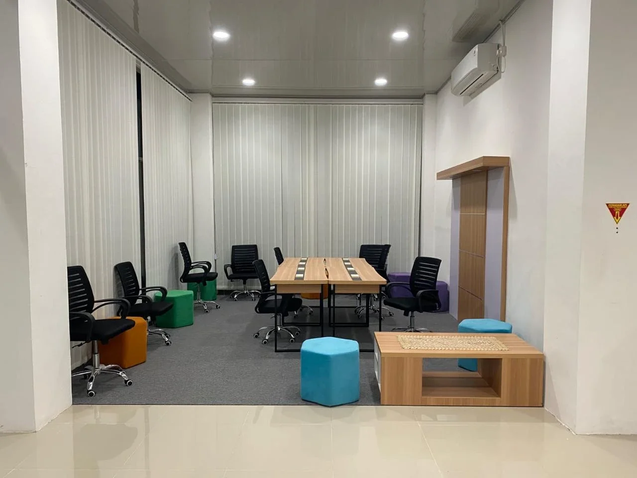 Gedung PLN MAMUJU — Pelaksanaan Interior 1