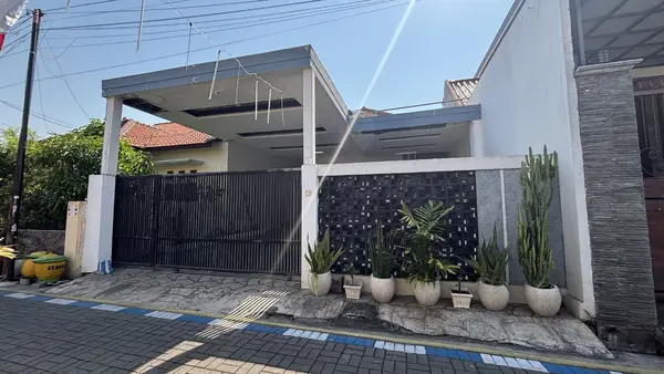 Rumah Ibu Aliyah, proyek AK Studio di Surabaya