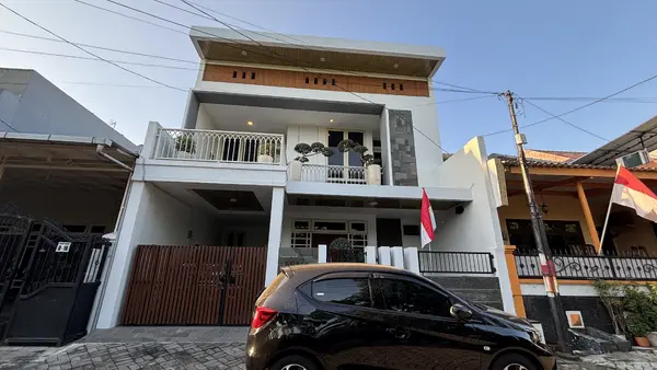 Rumah Bpk Bambang, proyek AK Studio di Ketintang Surabaya